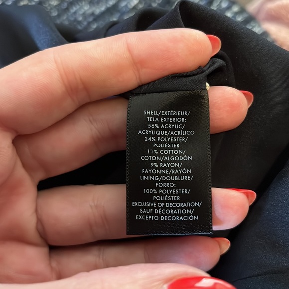 Ann Taylor blazer.  Size 6 - Picture 9 of 11